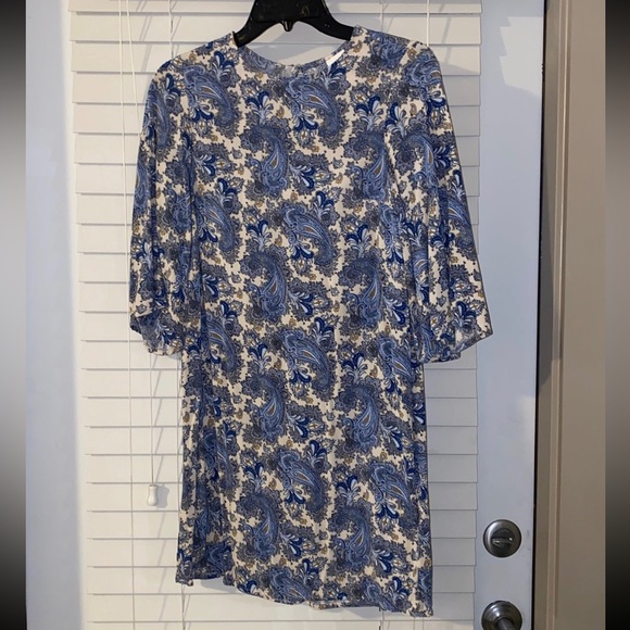 h and m blue and white dress & striped off the shoulder , Size 8 / 36 Gathered seam at waist for added volume H&m floral white dress -
